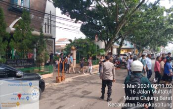 Anggota Polsek Rangkasbitung Polres Lebak Polda Banten Patroli Dialogis Ke Gereja Santa Maria Tak Bernoda