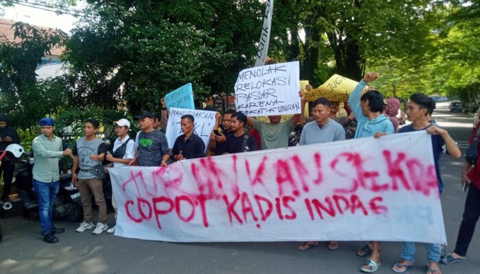 Perwakilan Pedagang Kaki Lima menggelar Aksi Demo di Depan Kantor Pemda Kabupaten Lebak