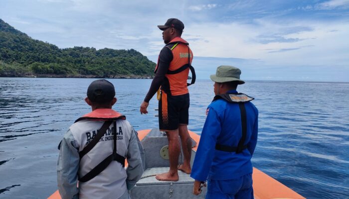 Bakamla RI Bersama Tim SAR Gabungan Cari ABK Kapal Terjatuh di Kei Besar