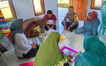 Polsek Cipaku Polres Ciamis Giat Sambang dan Menerim Kunjungan dari Dinas Perpustakaan Kabupaten ke TBM Desa Jalatrang