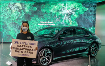 Salah Satu Fans K-Pop berdemo didepan Hyundai Ioniq 6 (Kpop4Planet)