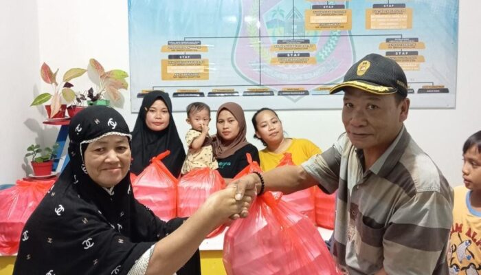 Tinjau Banjir di Suwawa Timur, HSK Serahkan Bantuan Untuk Korban Bencana