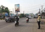 Lantas Polsek Pulomerak atur arus lalin Simpang Gerem Bawah Pagi Hari