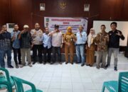 Sinergitas 3 Pilar. Bhabinkamtibmas Polsek Cilegon Monitoring Rapat Kegiatan Kelurahan Bersama Warga Binaannya