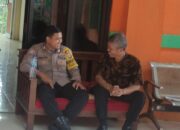 Ngobrol Santai, Upaya Personel Bhabinkamtibmas Polsek Cibeber Polres Cilegon Polda Banten Dekatkan Diri Dengan masyarakat