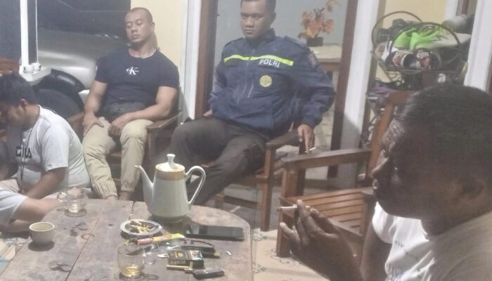 Dengan Cara Humanis Anggota Polsek Cibeber Polres Lebak Laksanakan Sambang Untuk Menjaga Situasi Tetap Kondusif