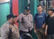 Anggota Polsek Rangkasbitung Polres Lebak Sampaikan Pesan Kamtibmas Ke Pemuda Di Kampung Sukarakyat