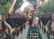 Peserta Carnaval Padati Sepanjang Jalan Jalur Padepokan Dimas Kanjeng Taat Pribadi.