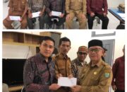 Pj. BUPATI SIMEULUE YANG DIWAKILI KEPALA BAKESBANGPOL KABUPATEN SIMEULUE MELANTIK TIM FORUM KEWASPADAAN DINI MASYARAKAT (FKDM).