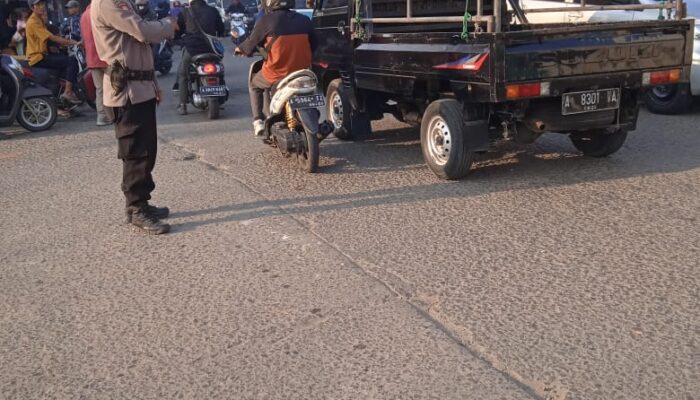 Pelayanan Pagi Hari, Polsek Cisoka Polresta Tangerang Laksanakan Gatur Lalin