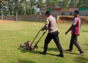 Polsek Sukadana Polres Ciamis Bareng Warga Kerja Bakti Bersihkan Fasilitas Umum Desa Salakaria