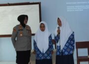 Humanis, Polsek Rajadesa Polres Ciamis Binluh ke Siswa MTsN 13 Ciamis Saat MPLS