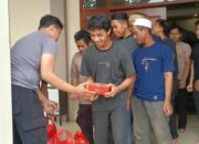 Polres Serang Gelar Warung Jum’at Barokah, Bagikan Nasi Kotak Kepada Warga