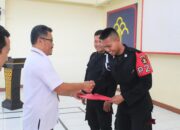 *Kalapas Kelas IIA Jember Hasan Basri Menggelar Acara Pelepasan Dua Pegawai Yanuardi Aji Suseno Dan Dicto Fiqrislam Akbar.*