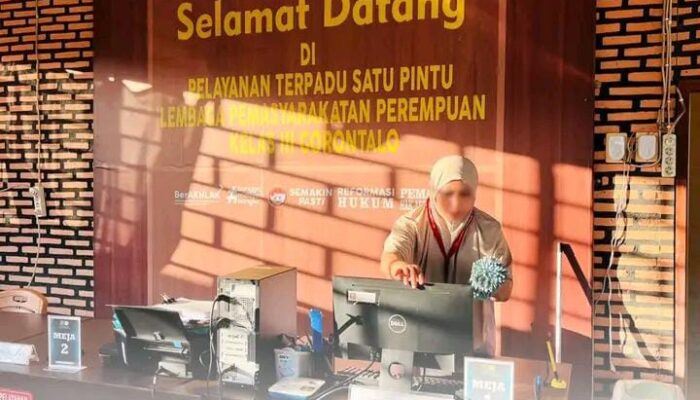 Semarak Hari Pengayoman, Lapas Perempuan Gorontalo Gelar Bersih-bersih Lingkungan Kantor