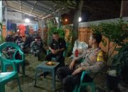 Personil Polsek Cinangka Bincang malam hari bersama Security Vila Yatuna,