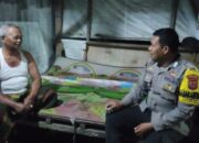 Bhabinkamtibmas Polsek Anyar Polres Cilegon Duduk Santai Dialogis Dengan Warga,