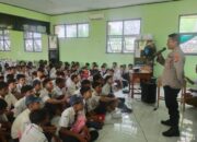 Personil Bhabinkamtibmas Polsek Mancak Polres Cilegon Polda Banten  dialogis ke Sekolah,