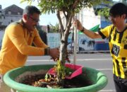 Kalapas Kelas IIA Jember Hasan Basri Bersama Semua Jajaran Pegawai Lapas Memperingati Hari Pengayoman Ke-79, Puluhan Petugas Lapas Semangat Menggelar Aksi Bersih-Bersih Yang Penuh Antusiasme Di Lingkungan Lembaga Pemasyarakatan.