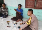 Bhabinkamtibmas Polsek Mancak Polres Cilegon Jalin Komunikasi Sosial Sambil Ngopi,