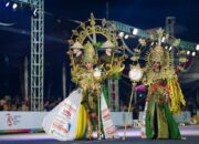 Artwear Berbahan Kantong PUPUK PUSRI Tampil Di JEMBER Fashion Carnaval 2024