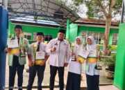 Menyambut HUT 79 RI Siswa MTsN 2 Deli Serdang Berikan Hadiah Prestasi Kepada Sekolahnya