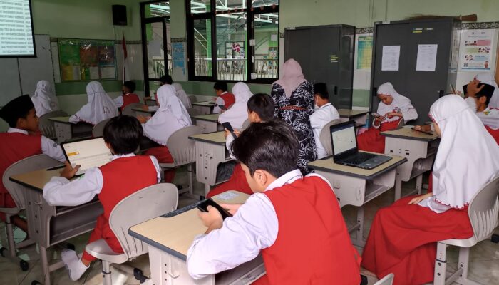 Dosen dan Mahasiswa UM Melaksanakan Penelitian Inovatif Pengembangan E-Modul Interaktif