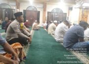 Melalui Sholat Subuh, Bhabinkamtibmas Polsek Pasar Kemis Dekat Dengan Warga