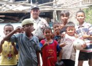 Bhabinkamtibmas Polsek Rangkasbitung Polres Lebak Hampiri Anak Anak Di Kampung Pulo Sari