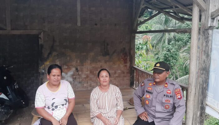 Kapolsek Sobang Polres Lebak Menyempatkan Untuk Menyambangi Warga  Desa Hariang