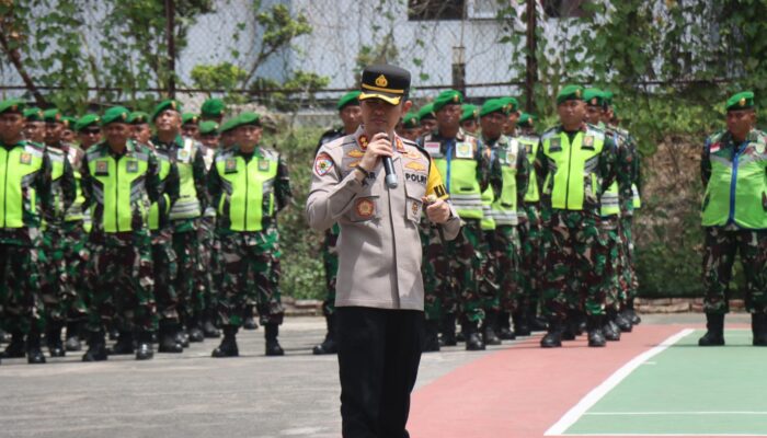 Dengan Ciri Khasnya yang Humanis Kapolres Garut, Pimpin Langsung Pengamanan Aksi Unjuk Rasa di Gedung DPRD