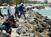 Masih dalam suasana memeriahkan HUT RI ke-79, Serda Saimi hamzah Babinsa Koramil 0413-01/Sungailiat ikut turut serta bersama warga di kegiatan lomba mancing di lingkungan pantai matras, Sabtu (31/08/2024). 16 Masih dalam suasana memeriahkan HUT RI ke-79, Serda Saimi hamzah Babinsa Koramil 0413-01/Sungailiat ikut turut serta bersama warga di kegiatan lomba mancing di lingkungan pantai matras, Sabtu (31/08/2024).
