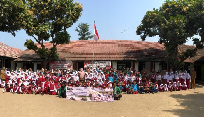 Program “One Day One School” oleh Mahasiswa KKN IAI AL-AZIS: Edukasi Bullying, Kewarganegaraan, dan Penghijauan di Tiga SDN Karangtumaritis