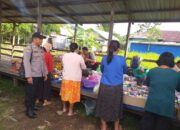 Patroli Pasar Senin Personil Polsek Kapuas Barat Jaga keamanan Dan Ketertiban Sekitarnya