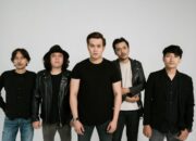 Fajar Gomez Fokus Banget di band Energy. Single Pertama Mereka berjudul Berhenti Di Kamu Segera Release