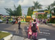 Pagi Sekolah Aman: Polres Sukamara Tunjukkan Humanis dalam Pengaturan Lalu Lintas