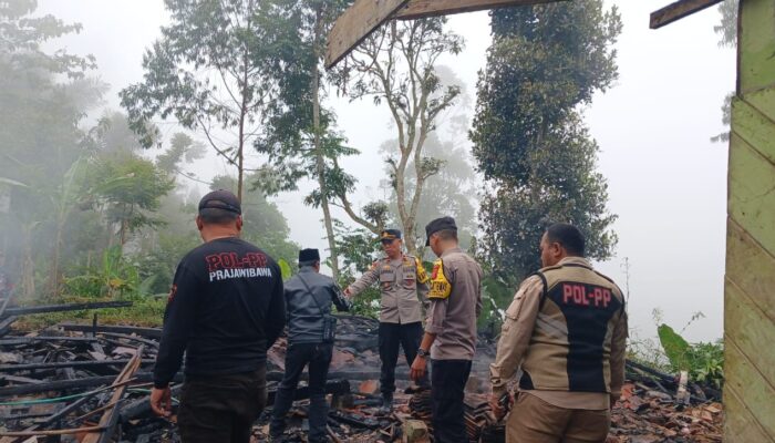 Kebakaran Hebat di Talegong Tiga Unit Rumah Hangus terbakar