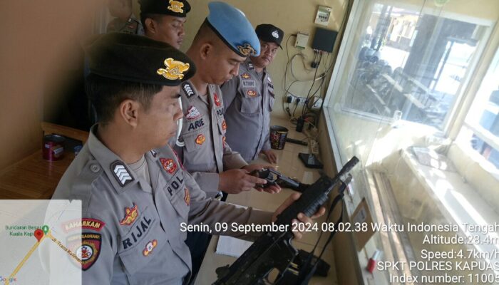 Anggota Satsamapta melaksanakan Serah Terima Piket Penjagaan bertempat di Mako Polres Kapuas.
 