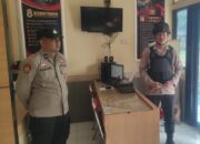 Perkuat keamanan Mako, Personil Piket Polsek Cibeber Polres Cilegon Laksnakan Sispam Mako Dalam Bertugas