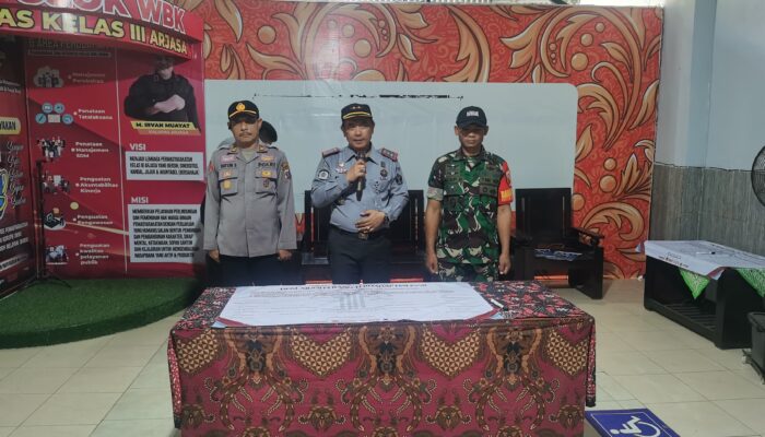 Bersama Seluruh Pegawai dan WBP, Lapas Arjasa Tanda Tangani Deklarasi Perang Terhadap Halinar