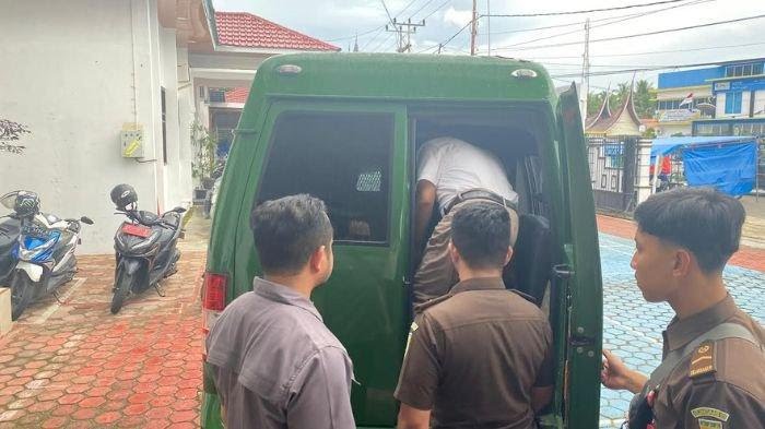 Kejari Kabupaten Sijunjung menetapkan Mantan Ketua DPRD Kabupaten Sijunjung