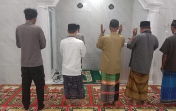 Anggota Bhabinkamtibmas Polsek Cimarga Polres Lebak, Laksanakan Subuh Keliling