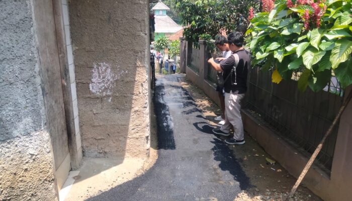 Pengaspalan Jalan Lingkungan di Desa Ciadeg Tingkatkan Aksesibilitas Warga