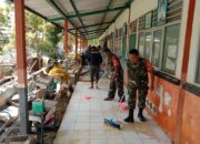 Pulihkan Semangat Belajar Pasca Banjir, Anggota Koramil 09/Trumon Turun Bersihkan SD Padang Harapan Trumon