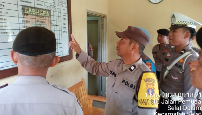 ANGGOTA SATSAMAPTA POLRES KAPUAS MELAKSANKAN SERAH TERIMA PIKET PENJAGAAN BERTEMPAT DI HALAMAN MAKO POLRES KAPUAS.