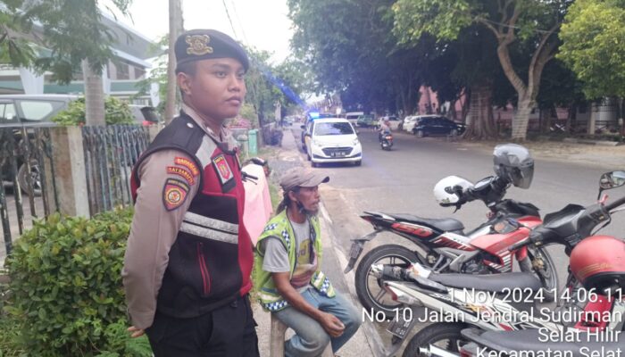 PATROLI PRESISI SATSAMAPTA POLRES KAPUAS MELAKSANAKAN KEGIATAN PATROLI KE BEBERAPA TEMPAT SEPERTI DI JL. JEND SUDIRMAN KAB.KUALA KAPUAS. 