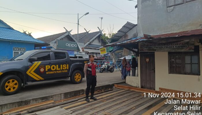 MENJAGA KEAMANAN, ANGGOTA SATSAMAPTA MELAKSANAKAN PATROLI DIALOGIS KE SEKITARAN POS SINGGAH DI KAB.KUALA KAPUAS.
