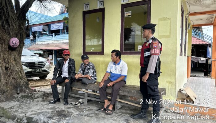 PATROLI PRESISI SATSAMAPTA POLRES KAPUAS MELAKSANAKAN KEGIATAN PATROLI KE BEBERAPA TEMPAT SEPERTI DI JL. JL.MAWAR KAB.KUALA KAPUAS. 
