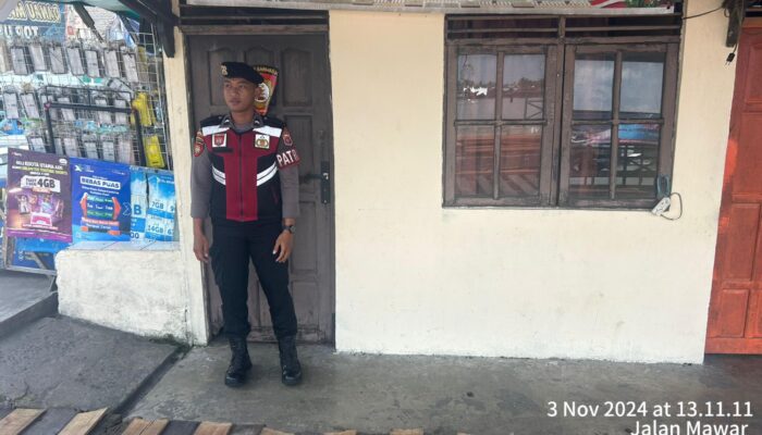 MENJAGA KEAMANAN, ANGGOTA SATSAMAPTA MELAKSANAKAN PATROLI DIALOGIS KE SEKITARAN POS SINGGAH DI KAB.KUALA KAPUAS.