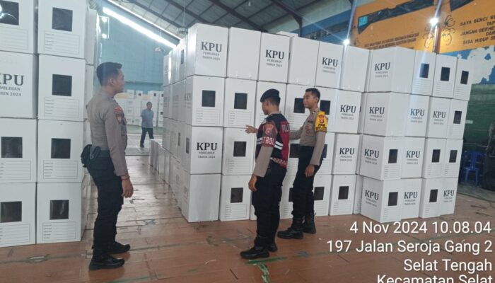 PATROLI PRESISI SATSAMAPTA POLRES KAPUAS MELAKSANAKAN KEGIATAN PATROLI DI DIALOGIS SEPERTI GUDANG LOGISTIK,RUMJAB BUPATI,KPU DAN BAWASLU DI KAB.KUALA KAPUAS.
